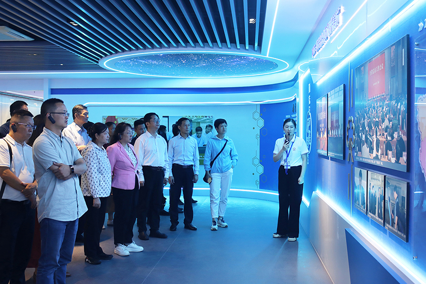 云南省信访局党组书记、局长邹萍一行莅临我公司考察调研