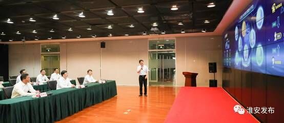 时任淮安市委书记陈之常听取我公司研发的12345大数据分析平台建设汇报