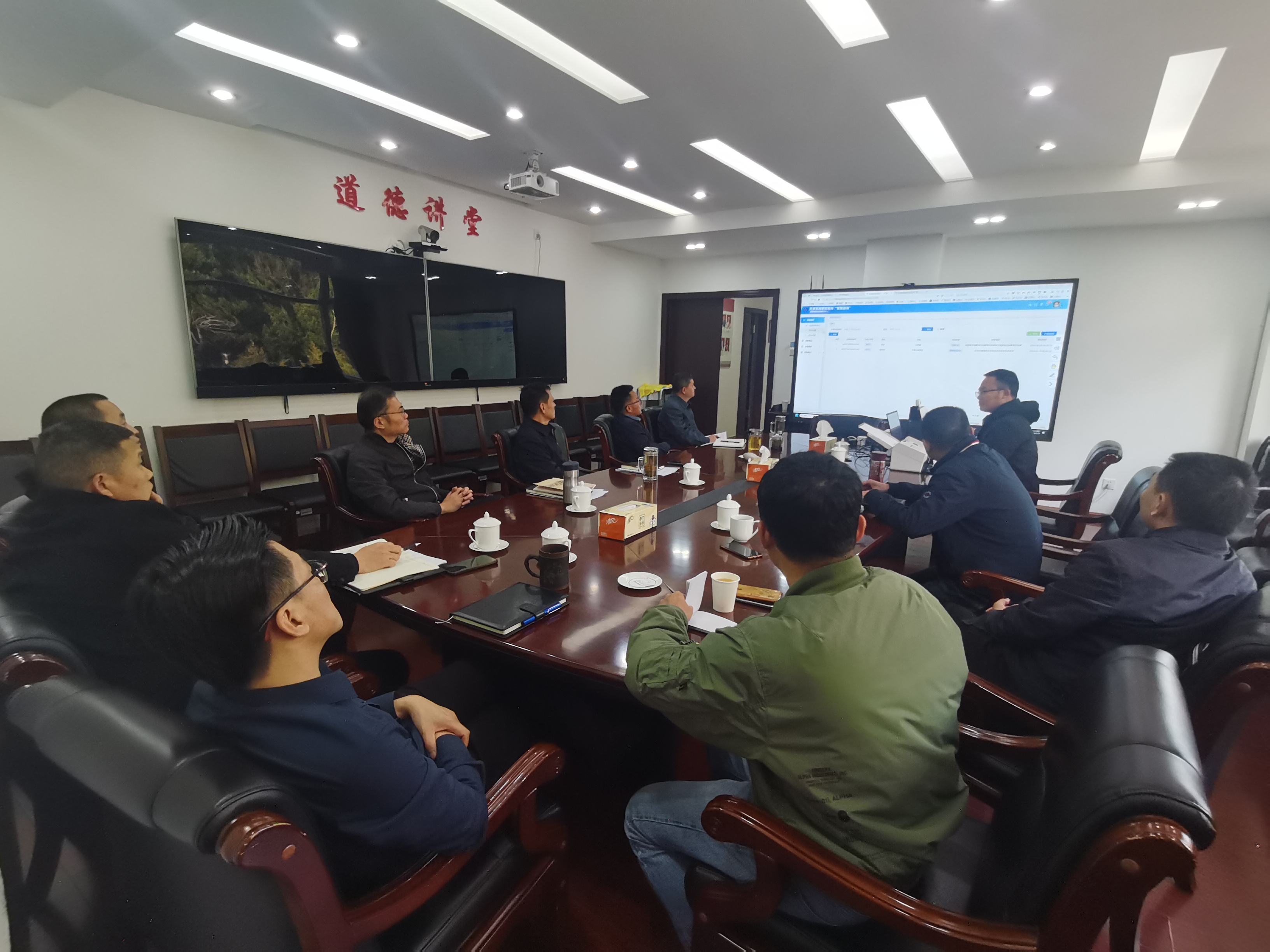 应昆明市信访局邀请,公司为市信访局领导演示数字“阳光信访”信息系统